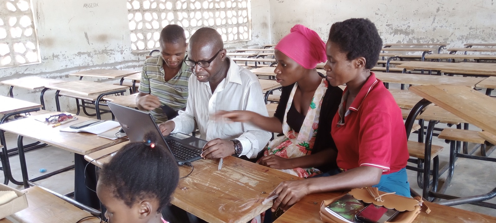 Ngala participants learning together around a laptop in a classroom
